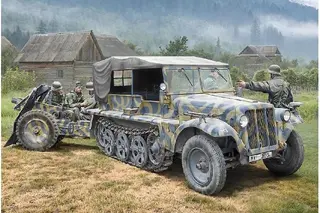 Produktfoto för 1:35 Kfz. 10 DEMAG D7 with 7,5cm Le. IG 18 + crew