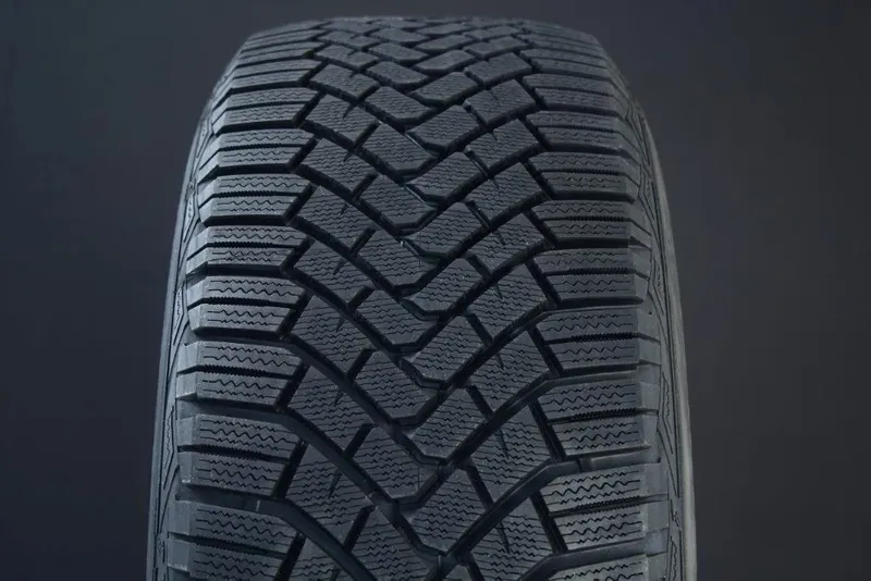 Bild 2 för 235/50R18 GOODYEAR ULTRA GRIP ICE 3 FRIKTION