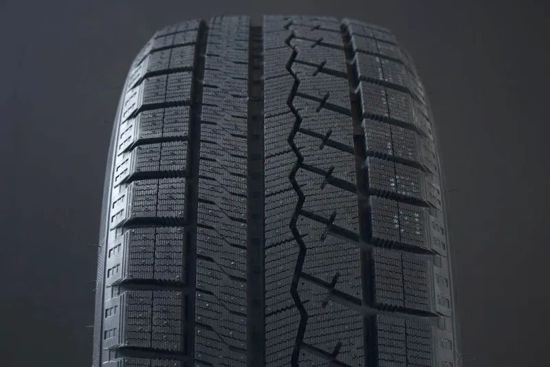 Bild 2 för 245/45R18 SAILUN ICE BLAZER ARCTIC FRIKTION