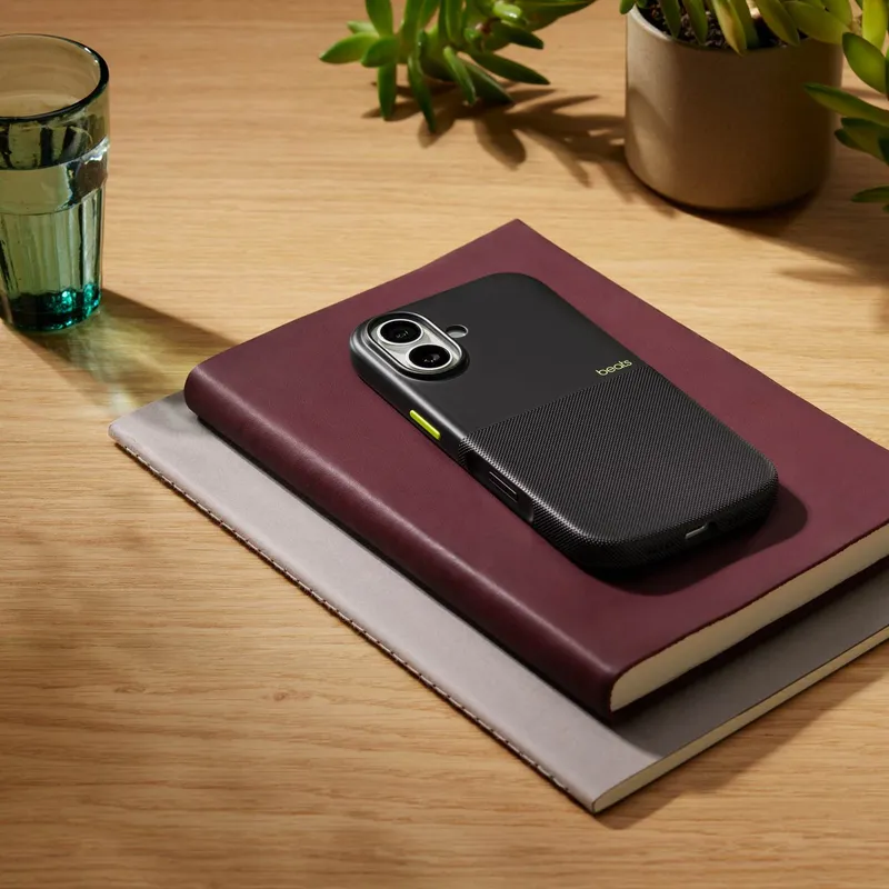 Bild 2 för Apple iPhone 17 Beats Rugged skal med MagSafe (everestsvart)