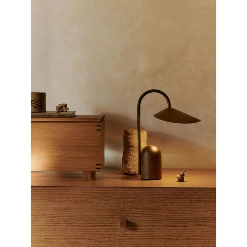 Bild 1 för Arum Portable Bordslampa Mörk Chocolate - Ferm Living