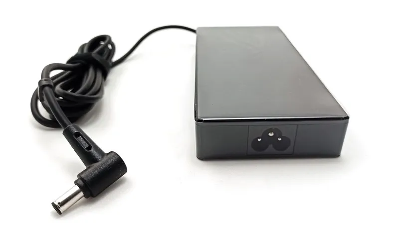 Alternativ bild 0 för ASUS AC-adapter 180W / 20V / 9A / 6mm / 3Pin