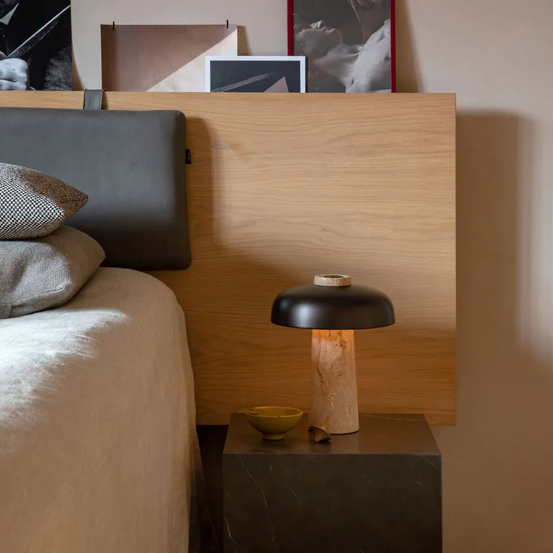 Bild 3 för Audo Copenhagen - Reverse Table Lamp - Bordslampa - Travertine / Bronzed Brass - Ø24 x H30 cm