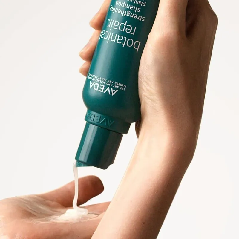 Bild 8 för Aveda Botanical Repair Strengthening Shampoo 200 ml