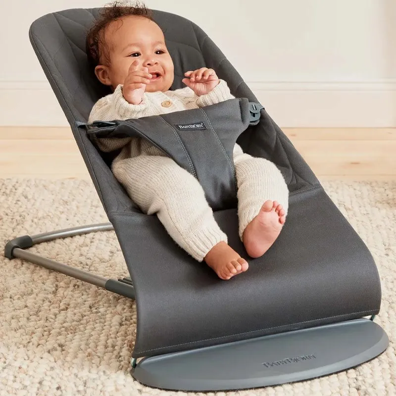 Bild 2 för Babybjörn Balance Bliss vävd petal quilt, antracit, antracit