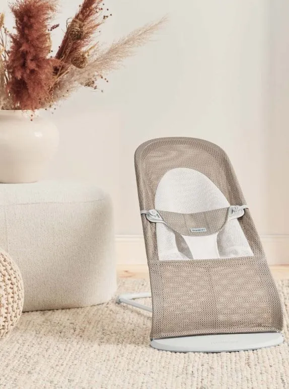 Bild 2 för Babybjörn Balance Soft mesh, gråbeige/vit/grå ram, Gråbeige/vit/grå ram