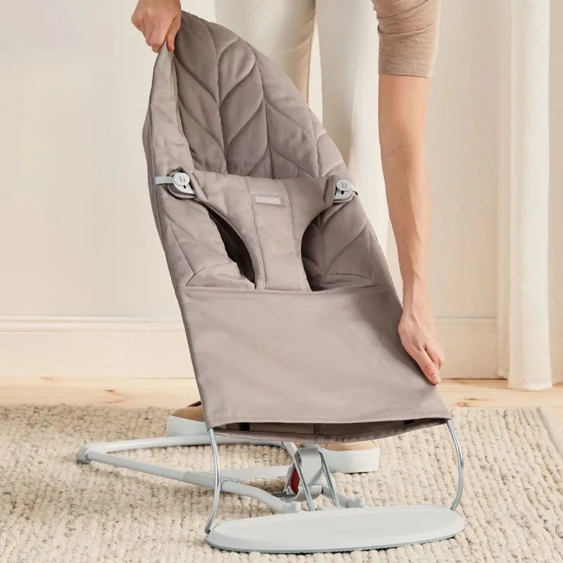 Bild 2 för BabyBjörn Bliss Vävd spjälsäng, sandgrå, bladmönster
