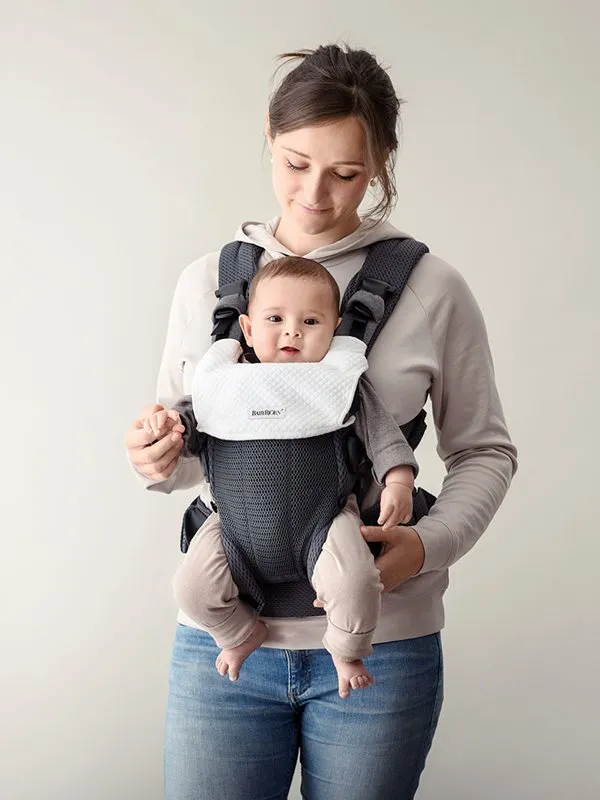Bild 2 för Babybjörn haklapp bärsele Harmony, vit