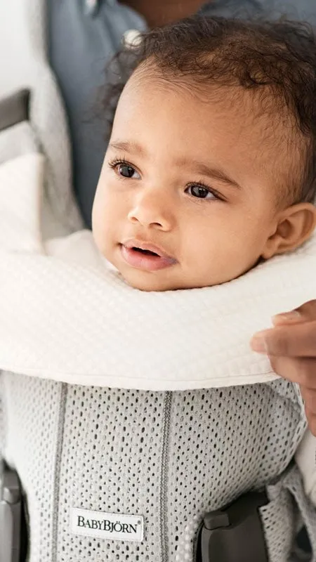 Bild 2 för Babybjörn One haklapp bärsele, vit