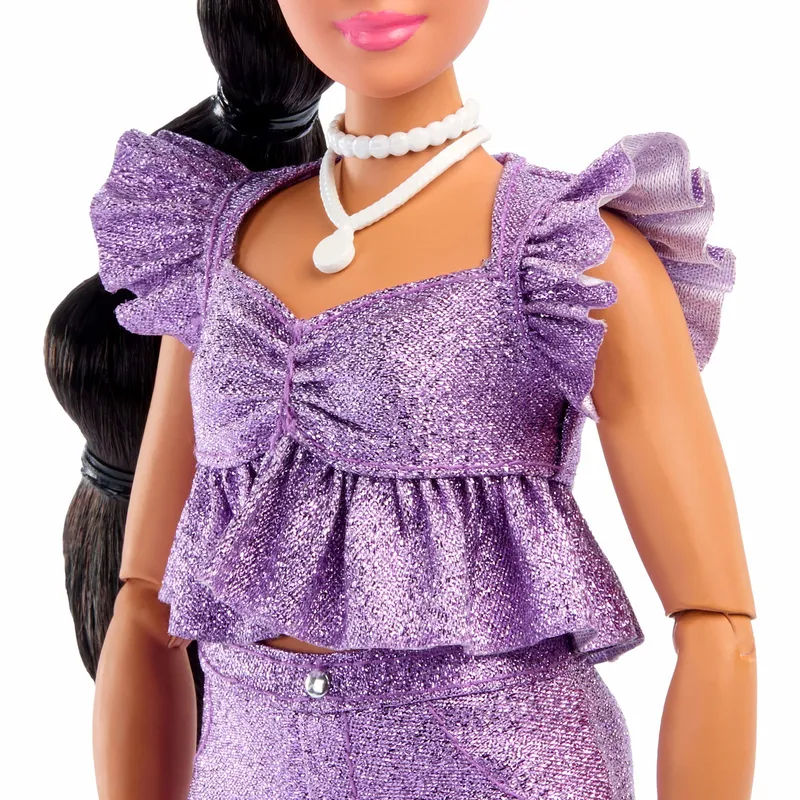 Bild 2 för Barbie Deluxe Indisk docka i lila shorts