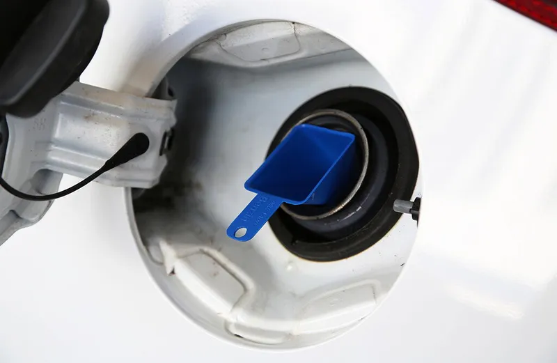 Alternativ bild 0 för Bell Add blå tragt til benzin additiv