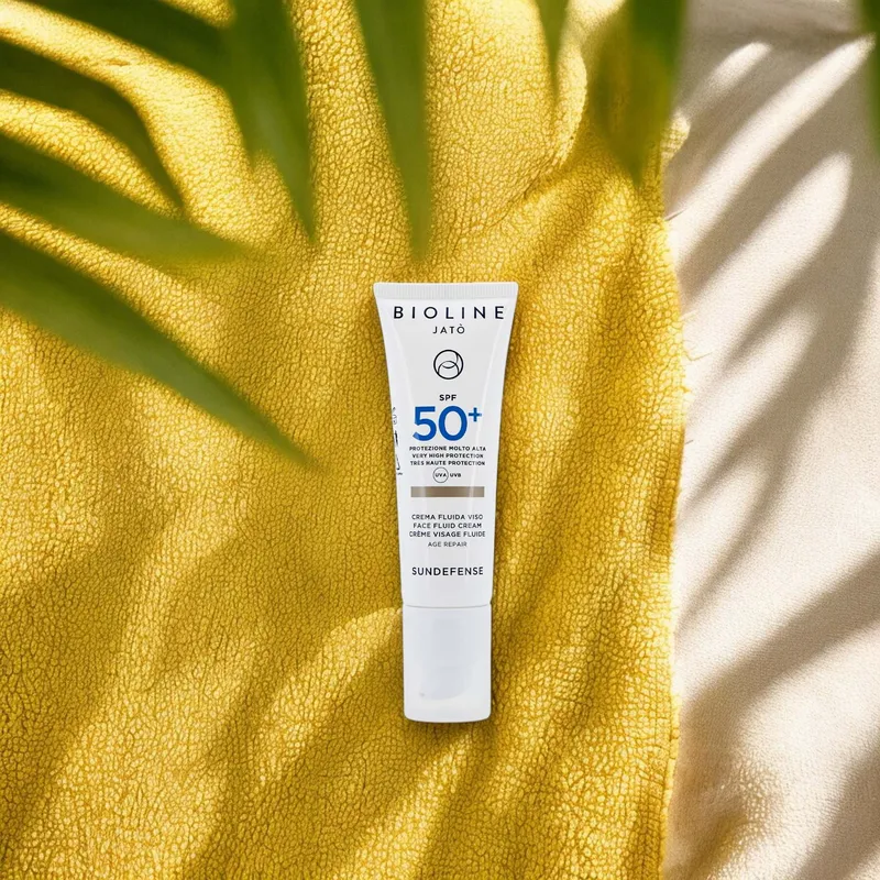 Bild 2 för Bioline Jatò Very High Protection Face Fluid Cream Age Repair SPF50+ 50 ml