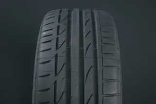 Produktfoto för Bridgestone Potenza S001 ( 235/45 R19 95W )