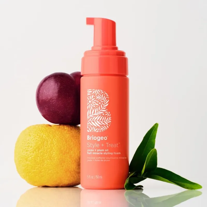 Bild 7 för Briogeo Style + Treat Yuzu + Plum Oil Full Miracle Styling Foam 150 ml