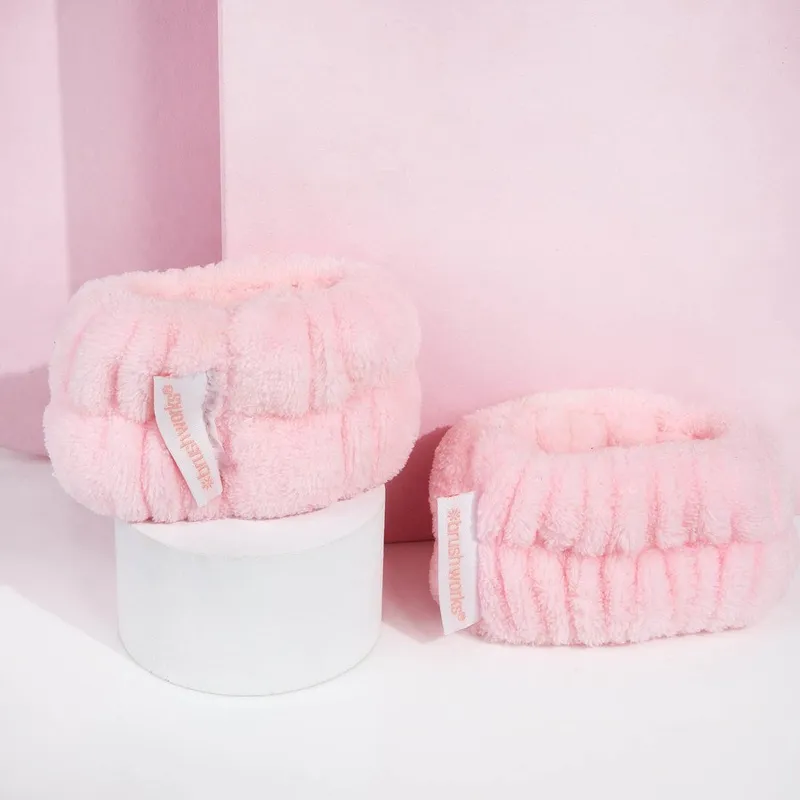 Bild 3 för Brushworks Microfibre Wrist Wash Bands 2 Pack
