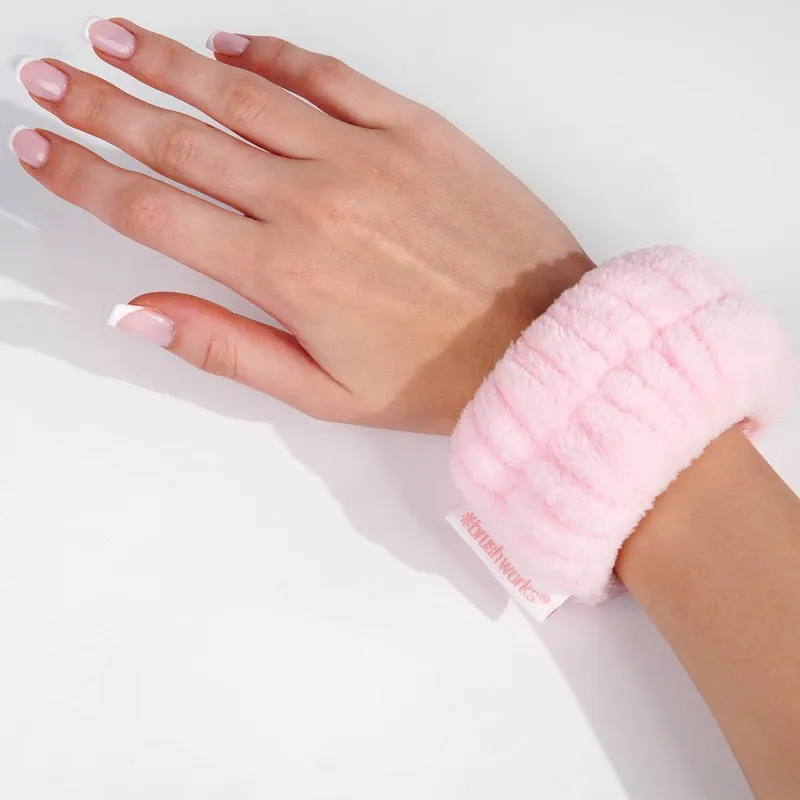 Bild 4 för Brushworks Microfibre Wrist Wash Bands 2 Pack