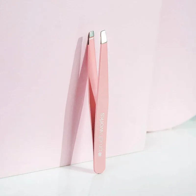 Bild 3 för Brushworks Precision Slanted Tweezer Purple