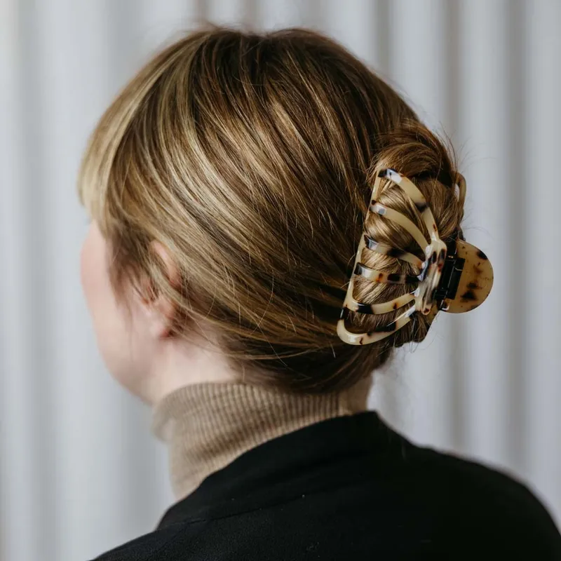 Bild 2 för ByBarb Hårklämma Olivia Sköldpaddsfärgad