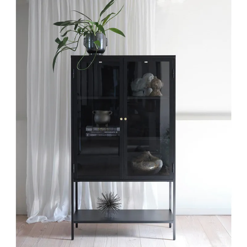 Bild 3 för Carmel sk&aring;p, h&ouml;ga ben, m. 2 d&ouml;rrar och 3 hyllor - glas och svart metall (H:160)