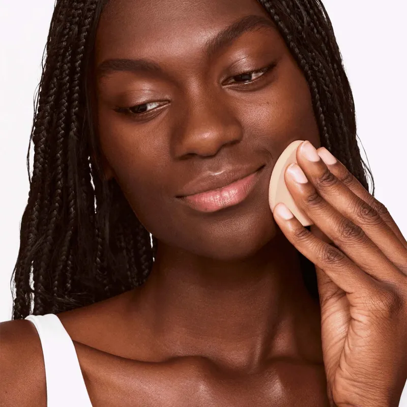 Bild 2 för Clinique Stay-Matte Sheer Pressed Powder, Stay Neutral, Matt, Kvinna, Frotté, Apply with Powder Brush or included sponge applicator. Can be used all over face, or just on oily...