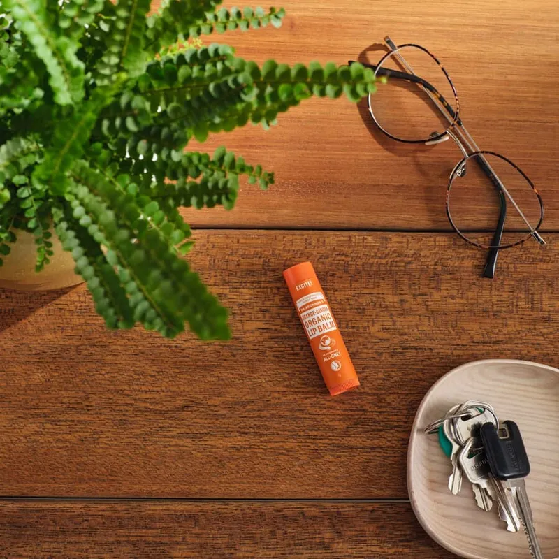 Bild 3 för Dr. Bronner's Orange-Ginger Organic Lip Balm 4 g