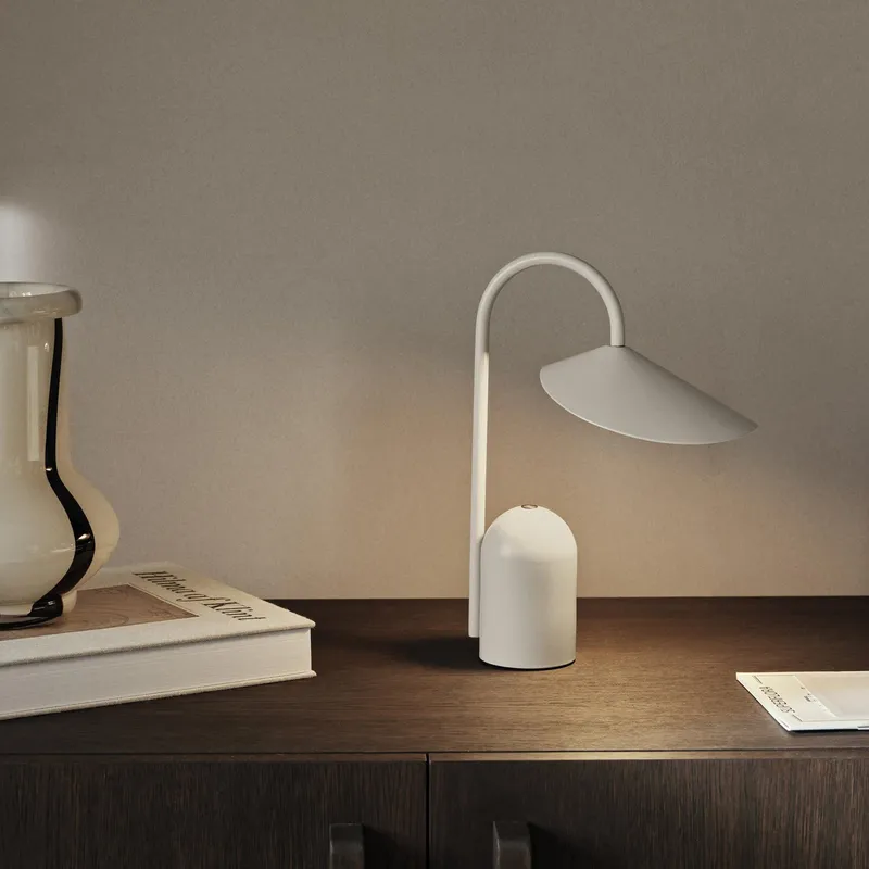 Bild 3 för ferm LIVING - Arum Portable Bordslampa Cashmere ferm LIVING