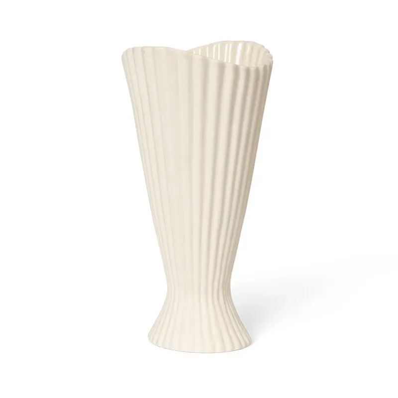 Alternativ bild 0 för Ferm Living - Fountain Vase  - Vas - Off-white - B: 12 x H: 23 x D: 11 cm