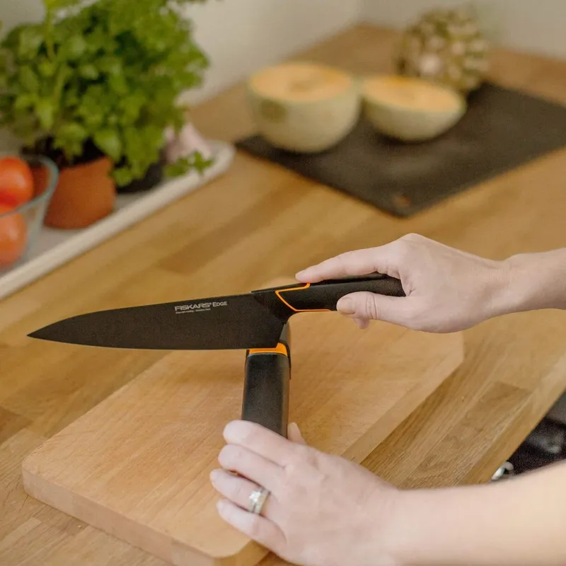 Bild 2 för Fiskars Functional Form Roll-Sharp Knivslip 16,5cm
