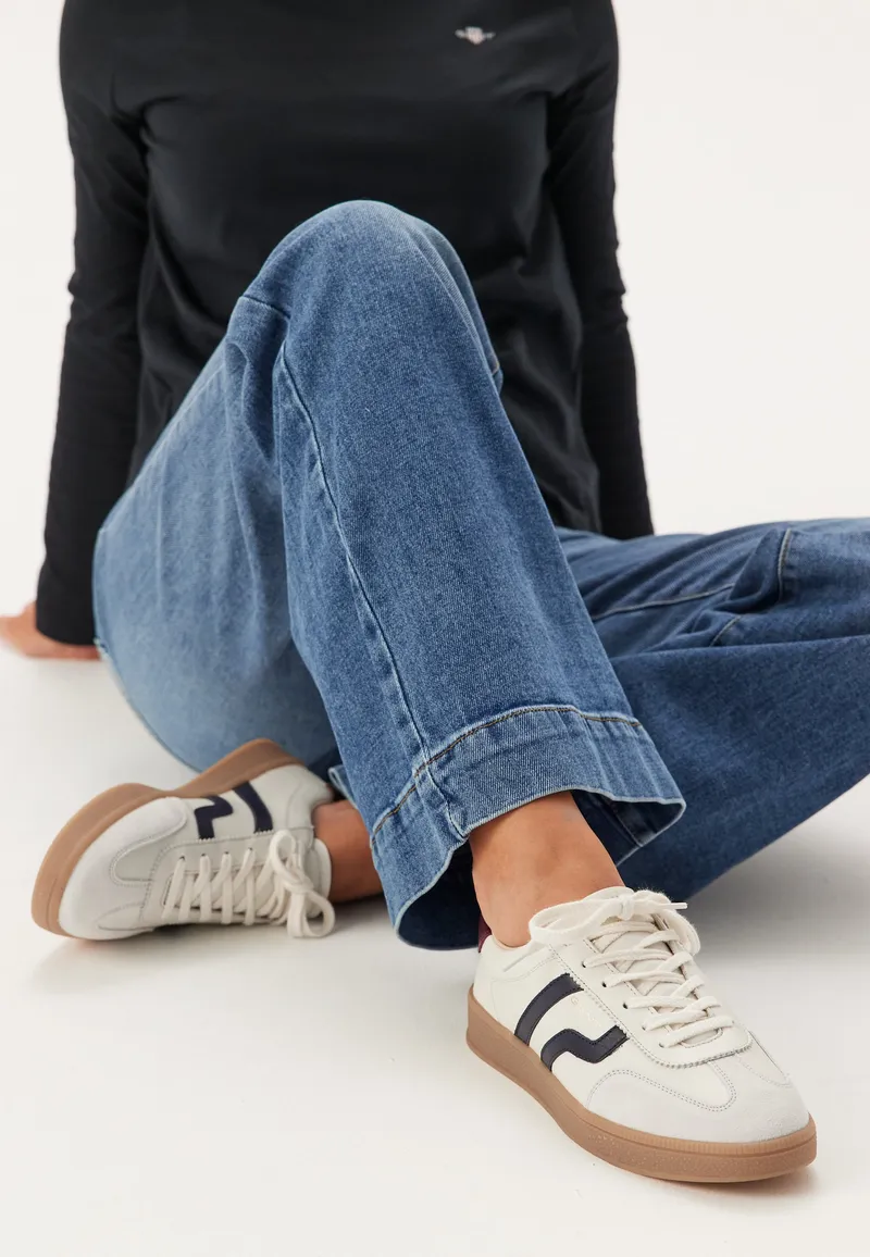 Alternativ bild 0 för GANT Cuzima Sneaker White/MARINEARINEARINEARINEARI 39