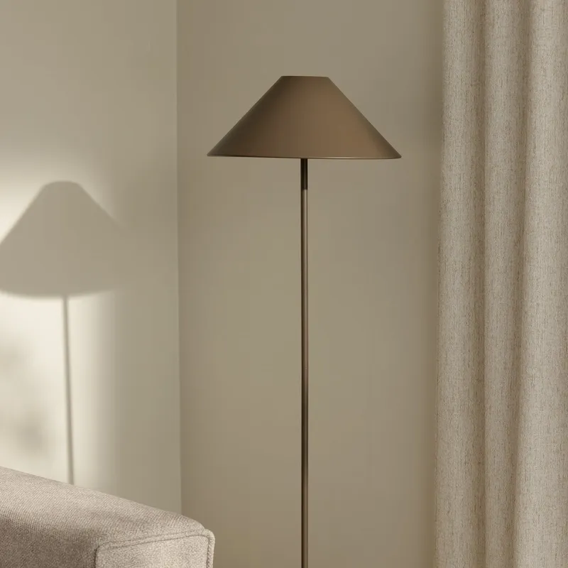 Bild 2 för Globen Lighting Cannes golvlampa 140 cm Mocha