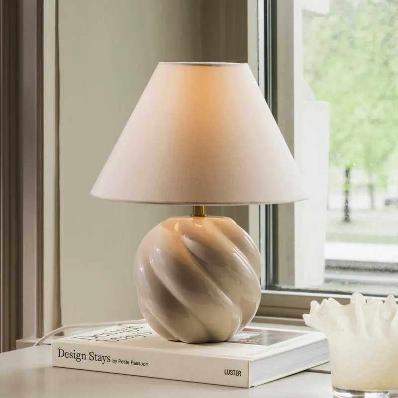Bild 1 för Globen Lighting Dahlia bordslampa Beige