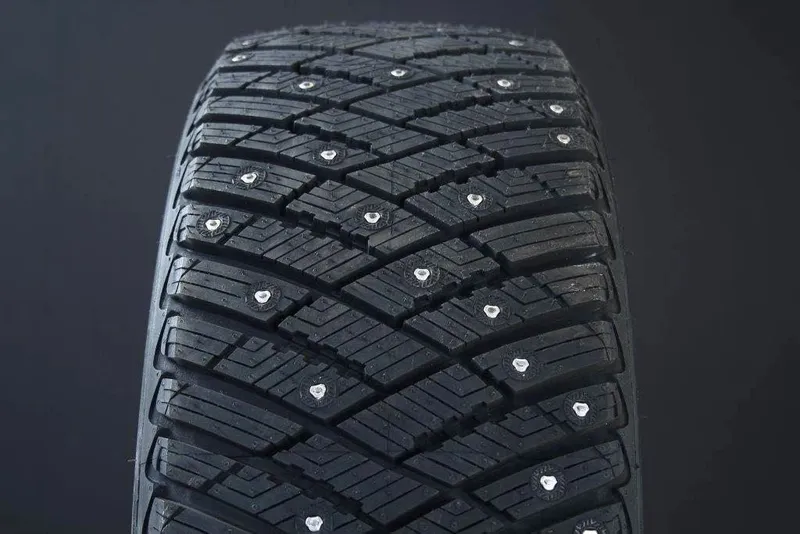 Bild 2 för Goodyear Ultra Grip Ice Arctic ( 185/60 R15 88T XL, Dubbade )
