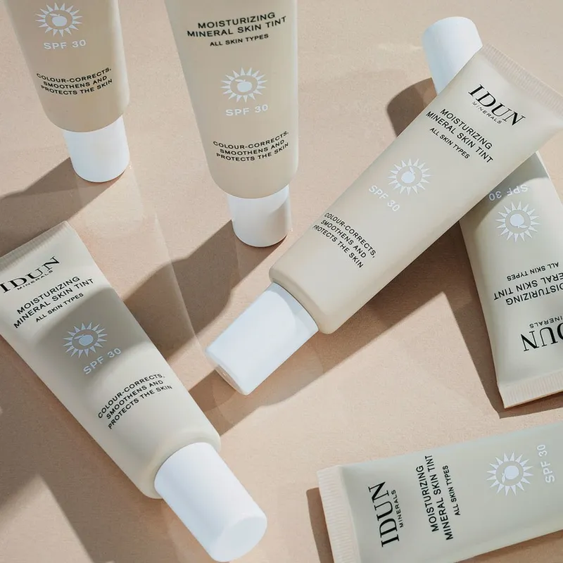 Bild 3 för IDUN Minerals Moisturizing Mineral Skin Tint SPF30 Östermalm Deep 27 ml