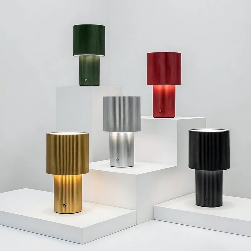 Bild 3 för Iluma LED-bordslampa med uppladdningsbart batteri, guldfärgad, höjd 22,1 cm – Belid - Vardagsrum - Modern - Aluminium - Med en ljuskälla