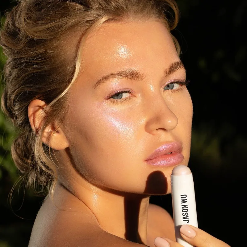 Bild 9 för JASON WU BEAUTY Opal Stick, Multi-Use Highligt Glow Stick for Cheek, L
