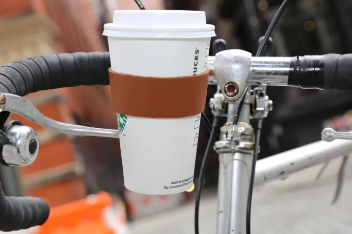 Alternativ bild 0 för Kikkerland - Leather Bike Cup Holder (BB48)