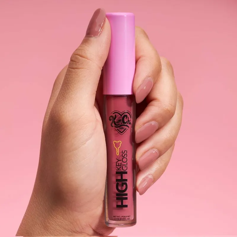Bild 4 för KimChi Chic High Key Gloss Full Coverage Lipgloss Summer Plum