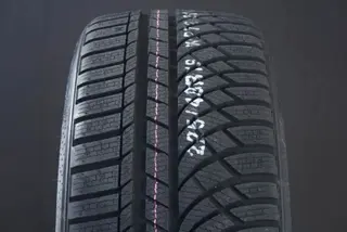 Produktfoto för Kumho WinterCraft WP72 ( 255/45 R19 104V XL, med fälg skyddslist (FSL) )