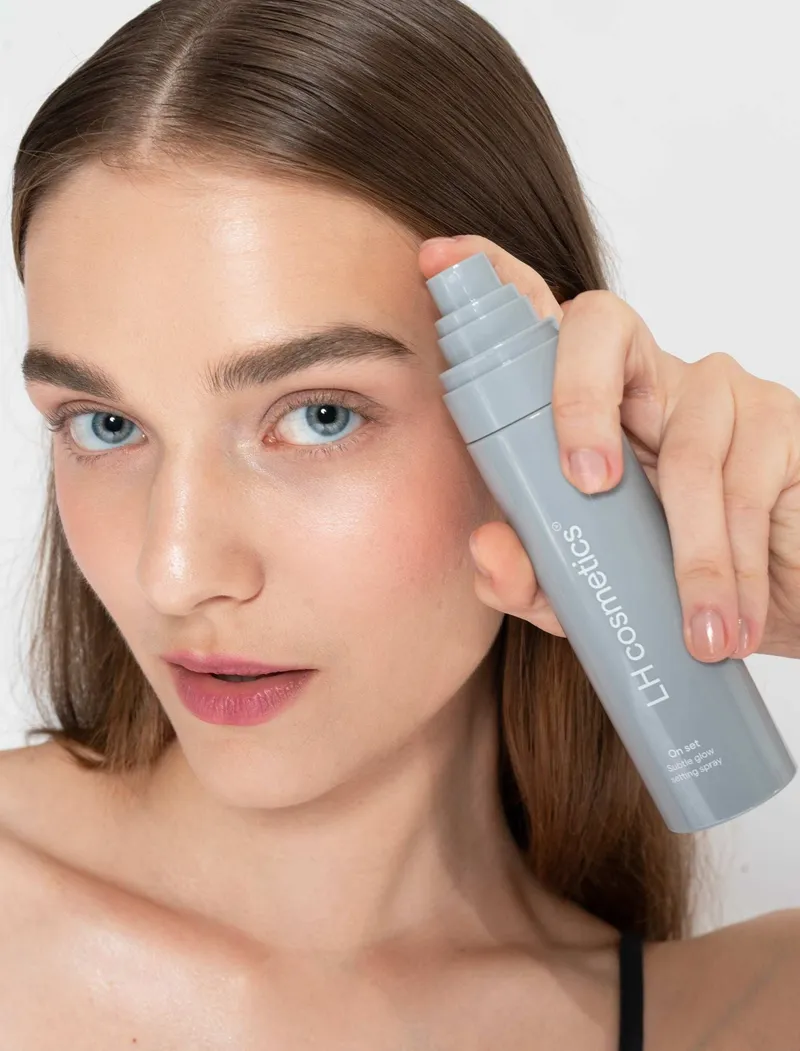 Bild 2 för LH cosmetics On Set Subtle Glow Setting Spray
