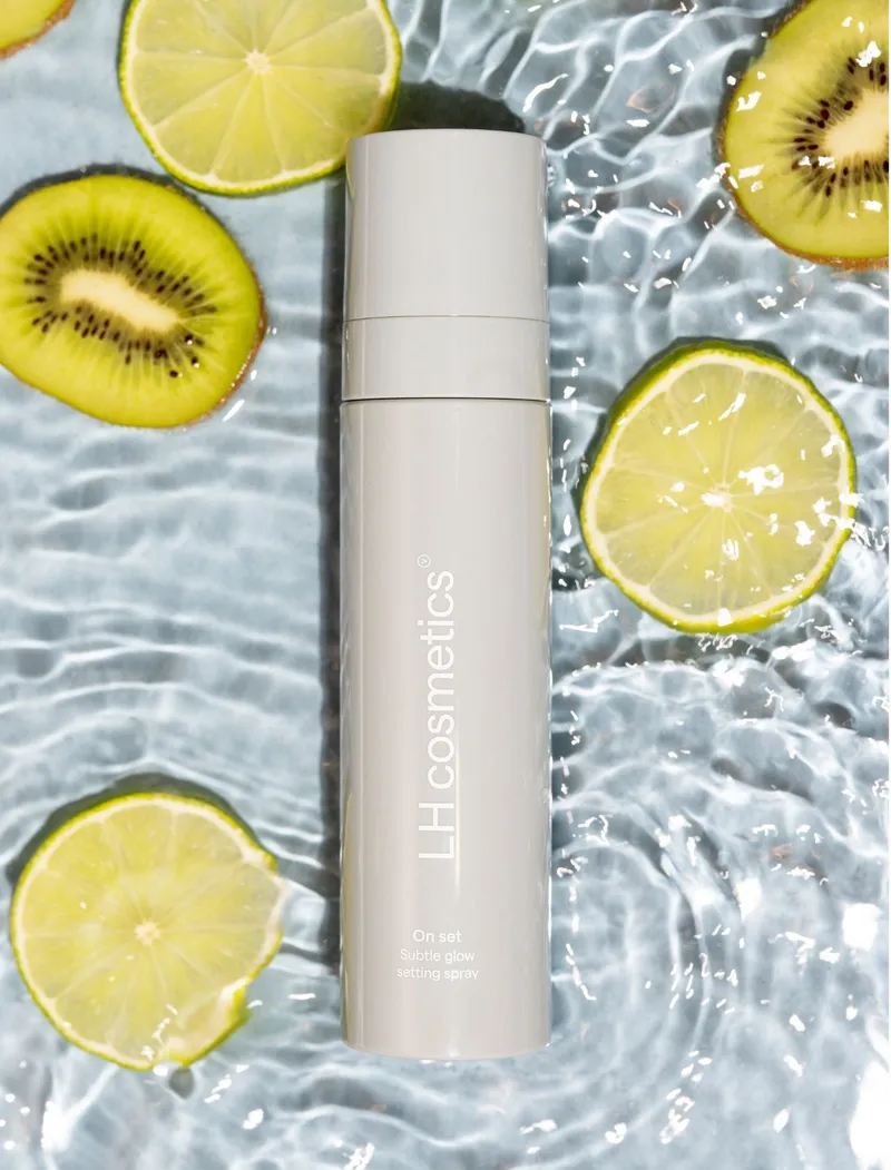 Bild 3 för LH cosmetics On Set Subtle Glow Setting Spray