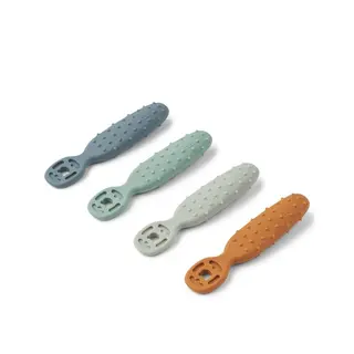 Produktfoto för LIEWOOD - Caelia Baby Learning Spoon 4-pack - Bestick för barn - 1081 Whale Blue Multi Mix - H12 x W2.5 x D1.6 cm