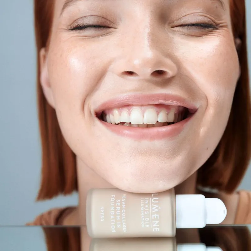 Bild 3 för Lumene Invisible Illumination Vegan Collagen Serum in Foundation SPF30 0.5 30 ml