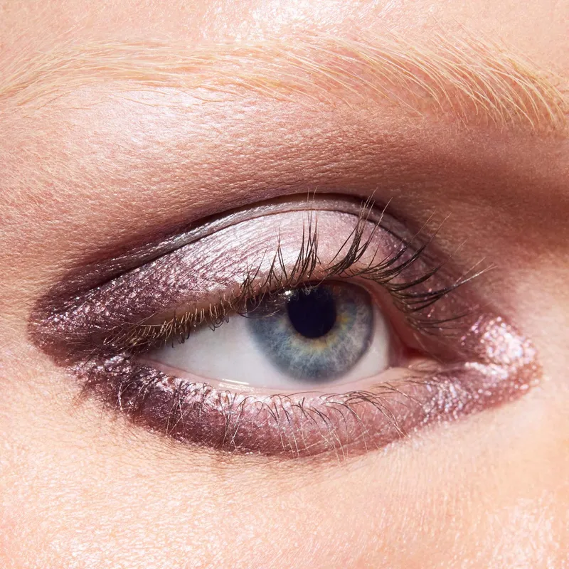 Bild 2 för MAC Cosmetics Dazzleshadow Eye Shadow Stick Taupe It Off - 1,6 g