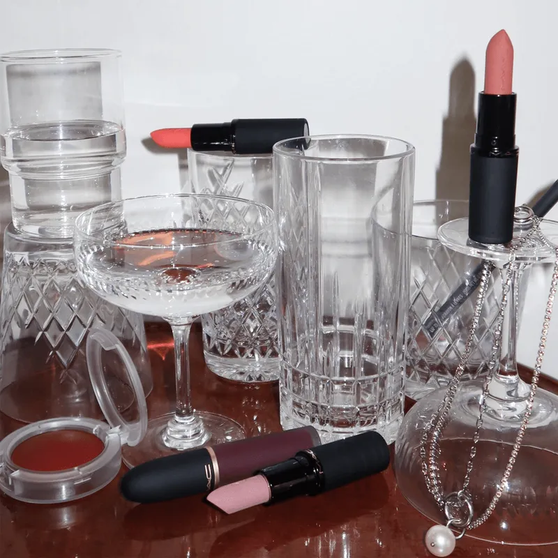 Bild 6 för MAC Powder Kiss Hazy Matte Lipstick Twenty-Fun 3.5g