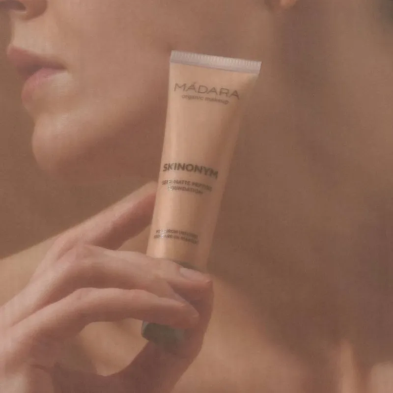 Bild 5 för Mádara Skinonym Semi-Matte Peptide Foundation 30 Rose Ivory