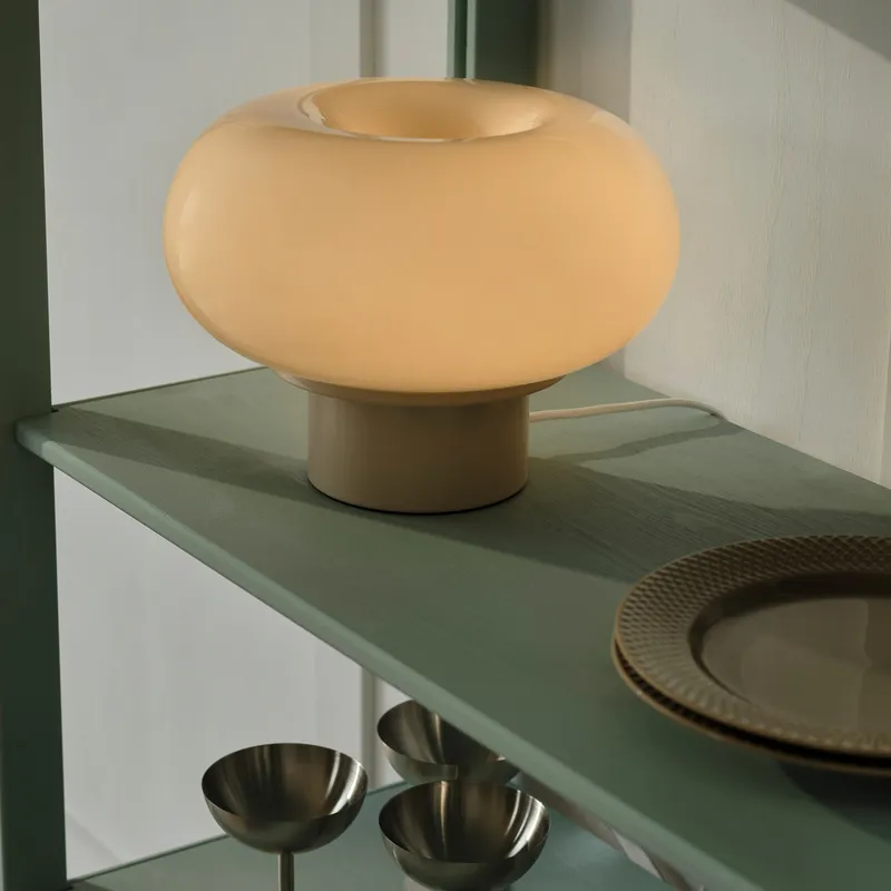Bild 3 för Malti bordslampa, glas, beige, Ø 27,5 cm, E27 – Nordlux - Vardagsrum - Med en ljuskälla
