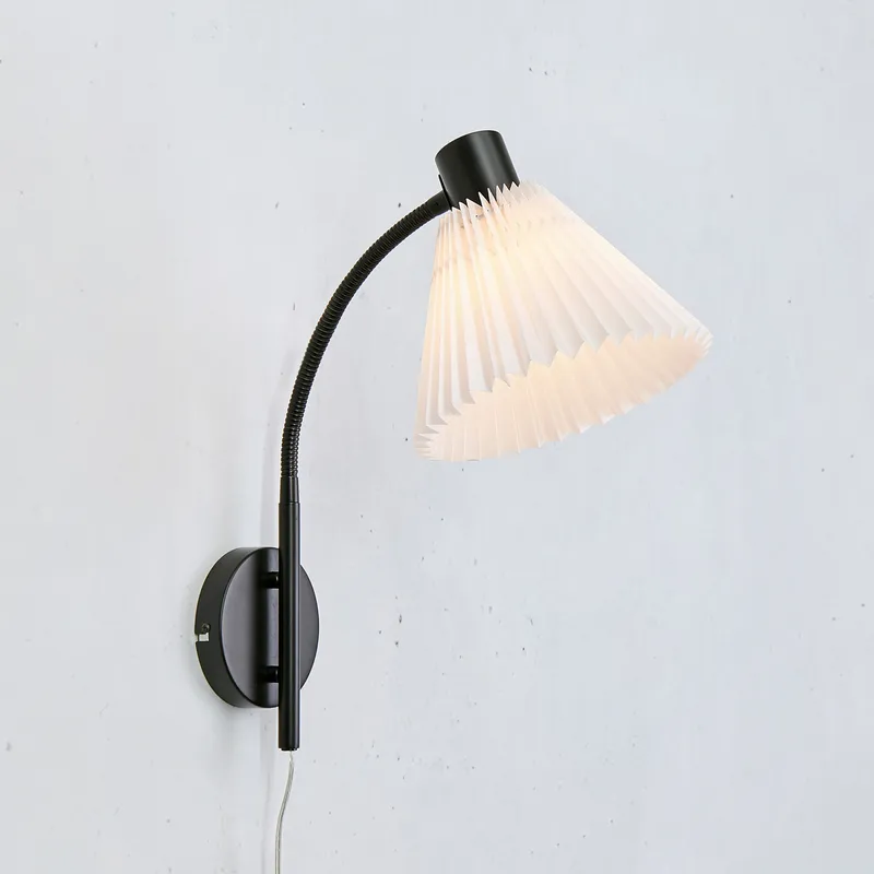 Bild 2 för Markslöjd - Mira 1 Vägglampa Black/White Markslöjd