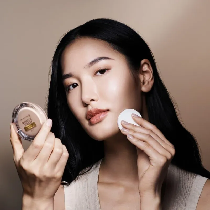 Bild 7 för Max Factor Miracle Touch Golden 075 11 g