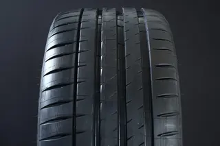 Produktfoto för Michelin Pilot Sport 4S ( 325/35 ZR23 (115Y) XL MO1 )