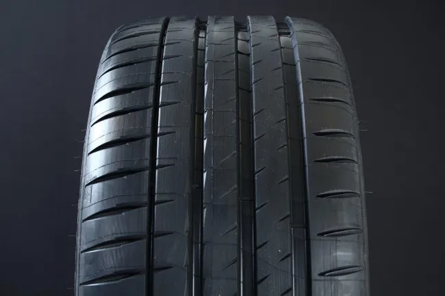 Bild 1 för Michelin Pilot Sport 4S ( 325/35 ZR23 (115Y) XL MO1 )